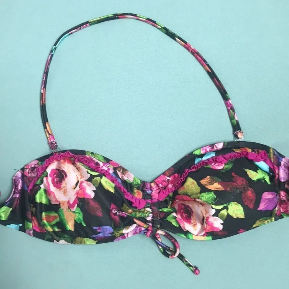 Floral Pattern Swimsuit. - Picture 2 of 8
